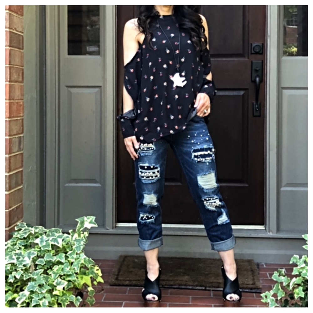 ✨LAST ONE✨Cold shoulder boho chic black floral top - Picture 5 of 8